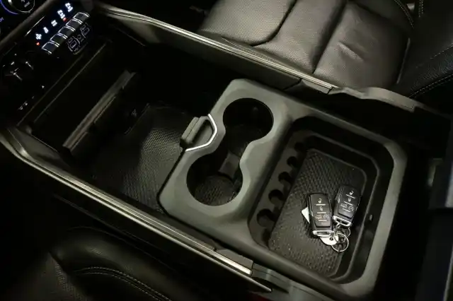 Musta Kuorma-auto, DODGE RAM – TZE-214