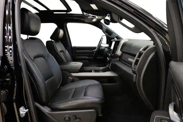 Musta Kuorma-auto, DODGE RAM – TZE-214