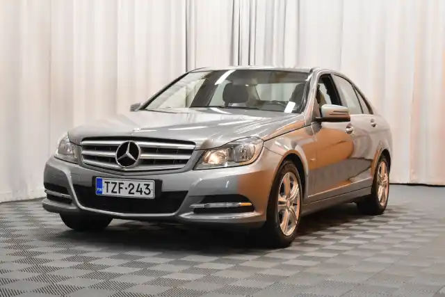 Harmaa Sedan, Mercedes-Benz C – TZF-243