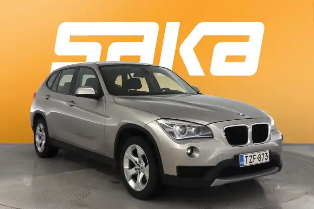 Harmaa Maastoauto, BMW X1 – TZF-873