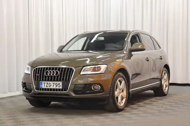 Ruskea Maastoauto, Audi Q5 – TZG-795