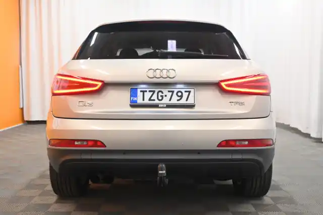 Ruskea Maastoauto, Audi Q3 – TZG-797