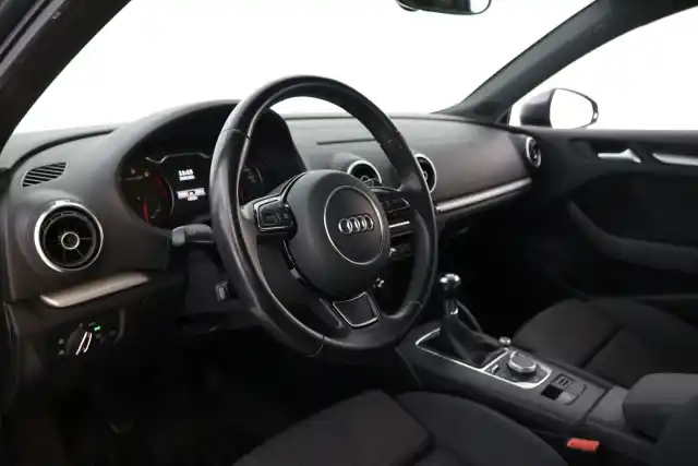 Harmaa Viistoperä, Audi A3 – TZG-824