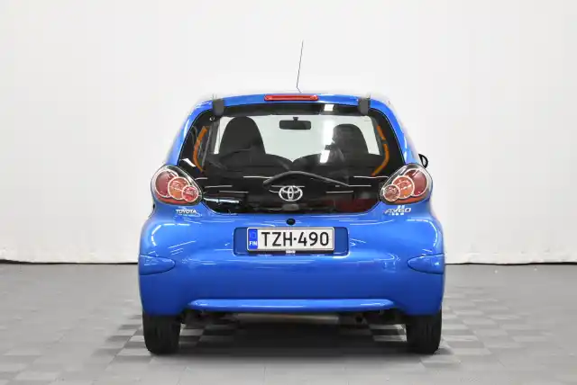 Sininen Viistoperä, Toyota AYGO – TZH-490