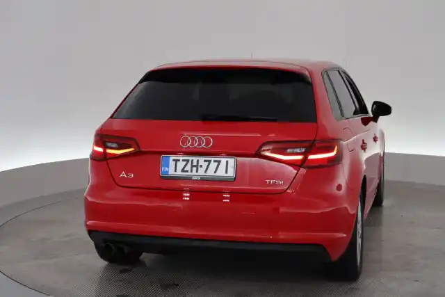 Punainen Viistoperä, Audi A3 – TZH-771