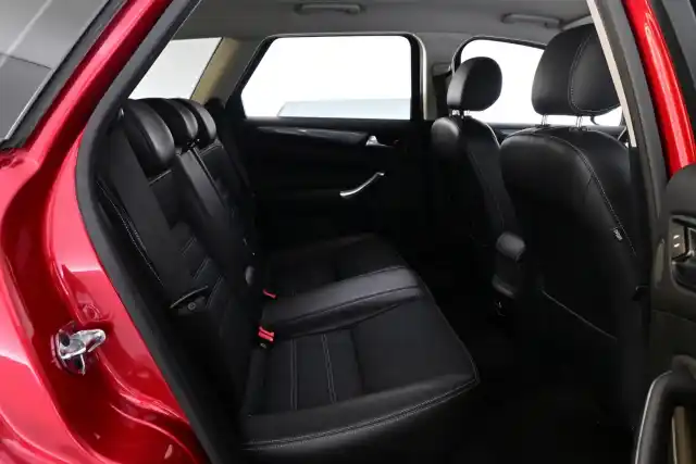 Punainen Farmari, Ford Mondeo – TZI-283