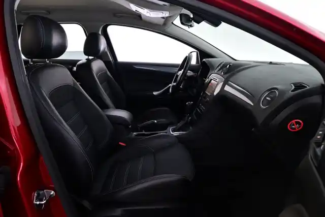 Punainen Farmari, Ford Mondeo – TZI-283