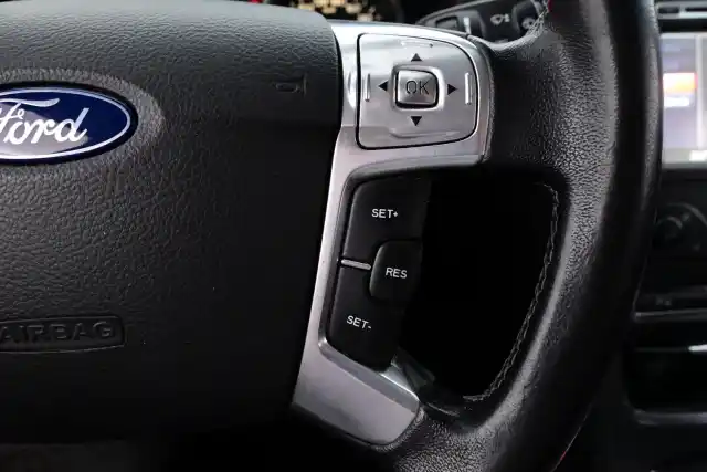 Punainen Farmari, Ford Mondeo – TZI-283