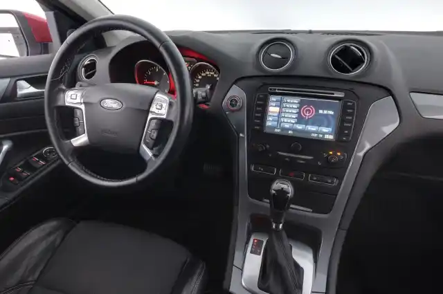 Punainen Farmari, Ford Mondeo – TZI-283