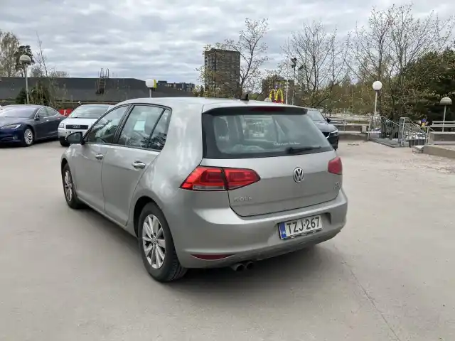Harmaa Viistoperä, Volkswagen Golf – TZJ-267