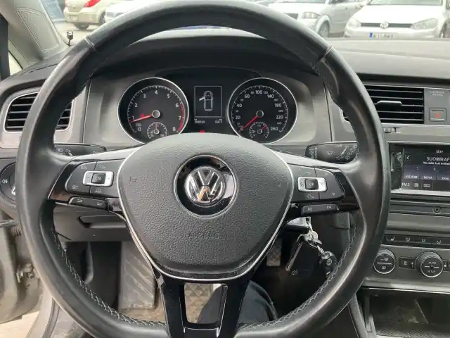 Harmaa Viistoperä, Volkswagen Golf – TZJ-267