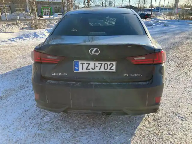 Musta Sedan, Lexus IS – TZJ-702