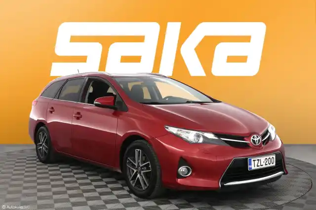 Punainen Farmari, Toyota Auris – TZL-200