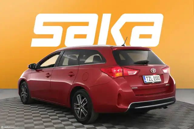 Punainen Farmari, Toyota Auris – TZL-200