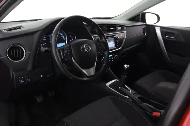 Punainen Farmari, Toyota Auris – TZL-200