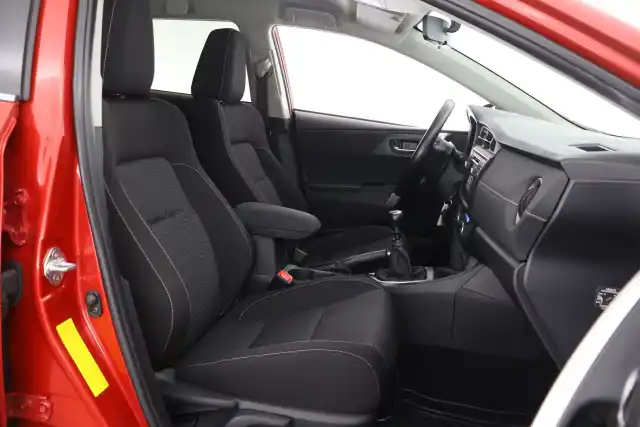 Punainen Farmari, Toyota Auris – TZL-200