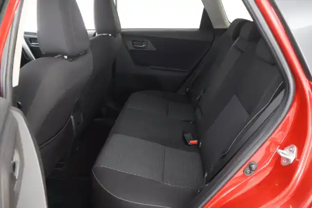 Punainen Farmari, Toyota Auris – TZL-200