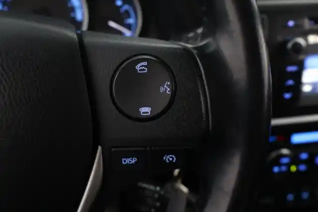 Punainen Farmari, Toyota Auris – TZL-200