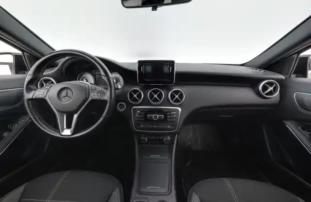 Musta Viistoperä, Mercedes-Benz A – TZL-272