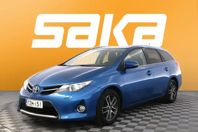 Sininen Farmari, Toyota Auris – TZM-151