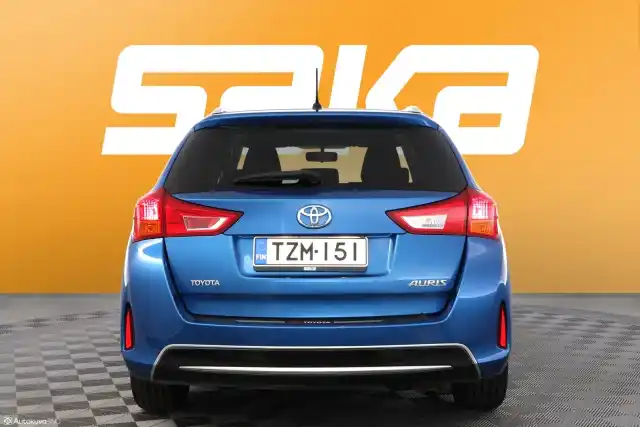 Sininen Farmari, Toyota Auris – TZM-151