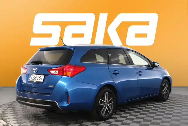 Sininen Farmari, Toyota Auris – TZM-151