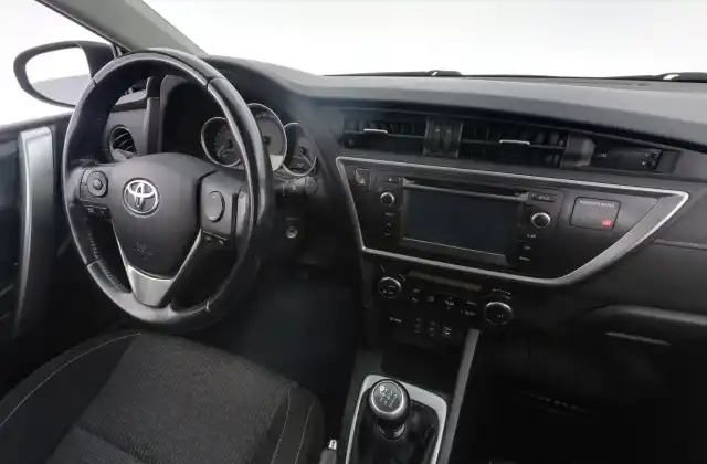 Sininen Farmari, Toyota Auris – TZM-151