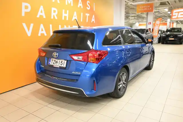 Sininen Farmari, Toyota Auris – TZM-151