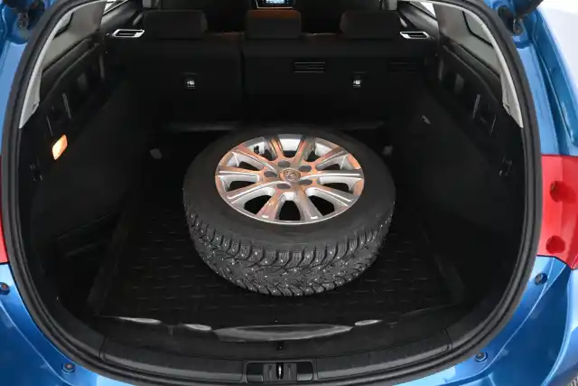 Sininen Farmari, Toyota Auris – TZM-151