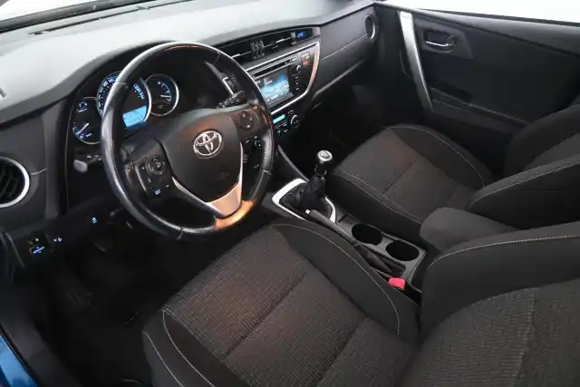 Sininen Farmari, Toyota Auris – TZM-151
