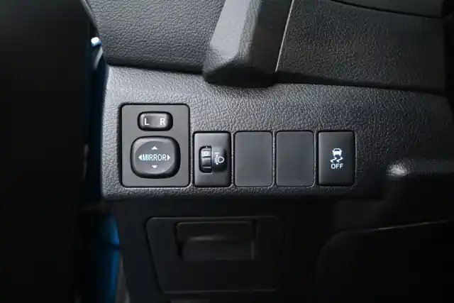 Sininen Farmari, Toyota Auris – TZM-151