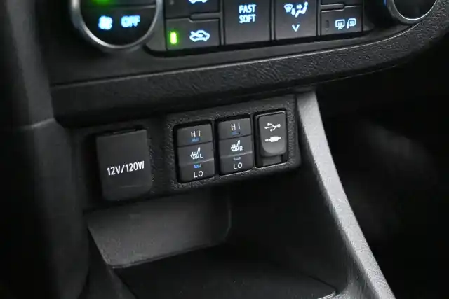 Sininen Farmari, Toyota Auris – TZM-151