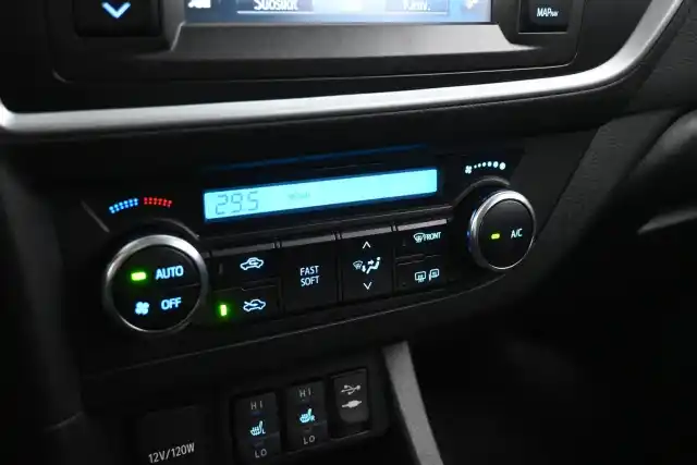 Sininen Farmari, Toyota Auris – TZM-151