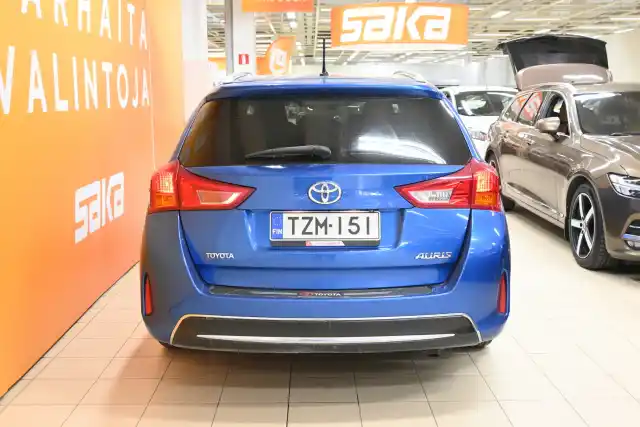 Sininen Farmari, Toyota Auris – TZM-151