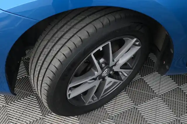 Sininen Farmari, Toyota Auris – TZM-151