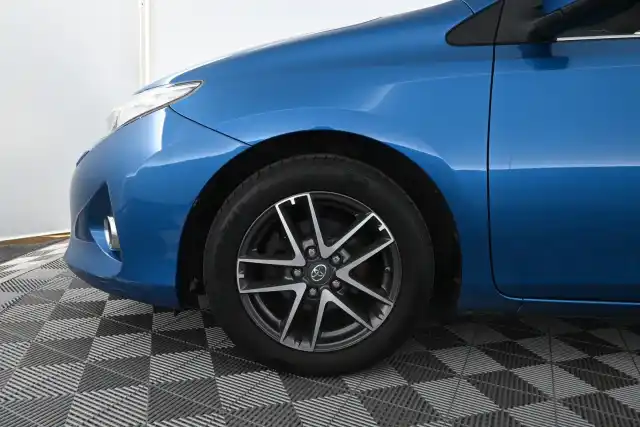 Sininen Farmari, Toyota Auris – TZM-151