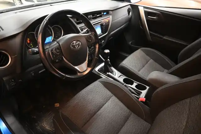 Sininen Farmari, Toyota Auris – TZM-151