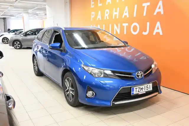Sininen Farmari, Toyota Auris – TZM-151