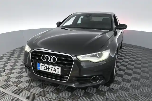 Harmaa Sedan, Audi A6 – TZM-740