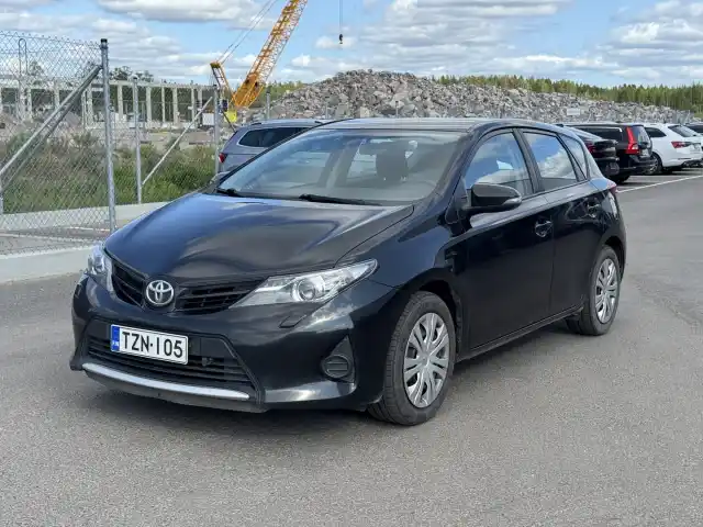Musta Viistoperä, Toyota Auris – TZN-105