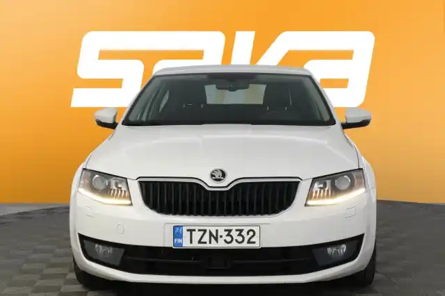 Valkoinen Viistoperä, Skoda Octavia – TZN-332