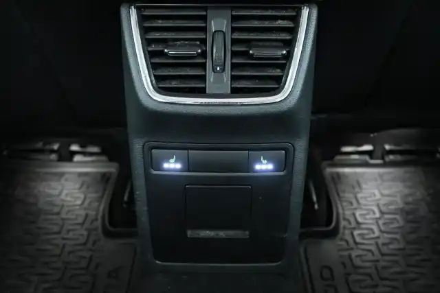 Valkoinen Viistoperä, Skoda Octavia – TZN-332