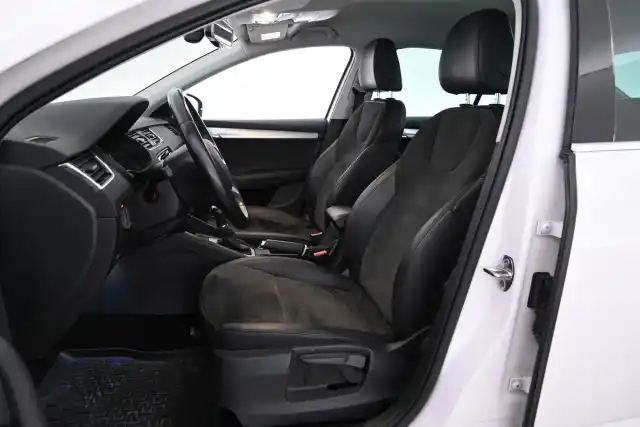 Valkoinen Viistoperä, Skoda Octavia – TZN-332