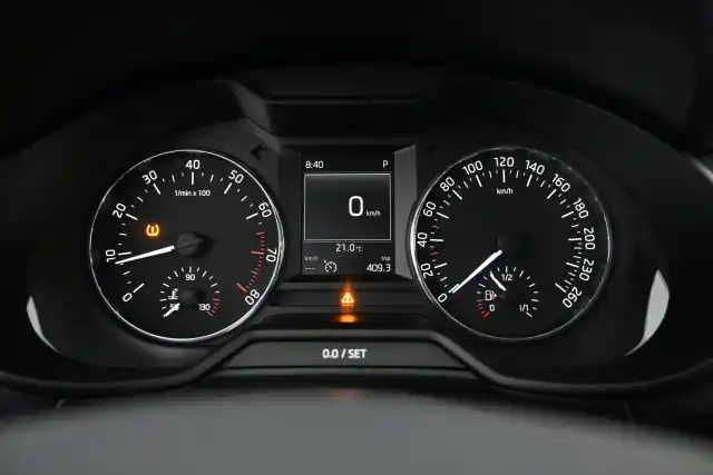 Valkoinen Viistoperä, Skoda Octavia – TZN-332