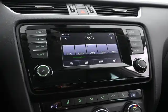 Valkoinen Viistoperä, Skoda Octavia – TZN-332