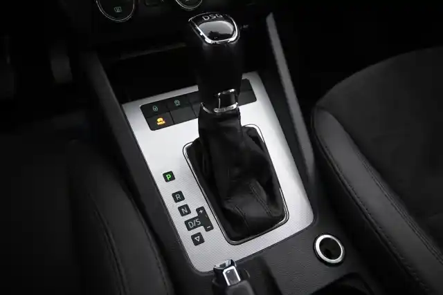 Valkoinen Viistoperä, Skoda Octavia – TZN-332