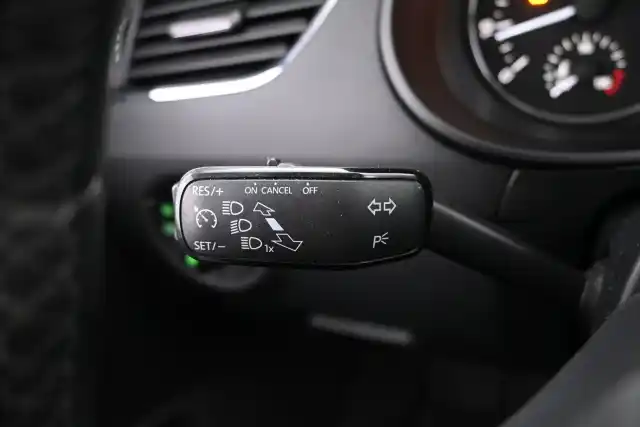 Valkoinen Viistoperä, Skoda Octavia – TZN-332
