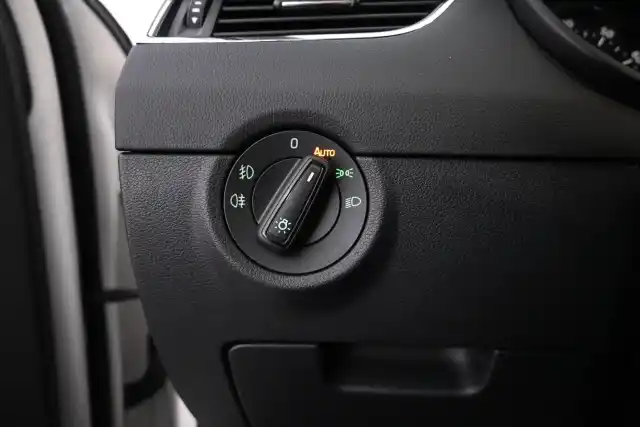 Valkoinen Viistoperä, Skoda Octavia – TZN-332