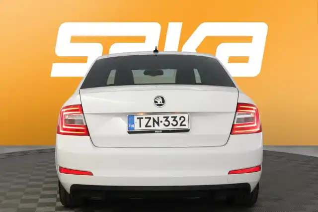 Valkoinen Viistoperä, Skoda Octavia – TZN-332