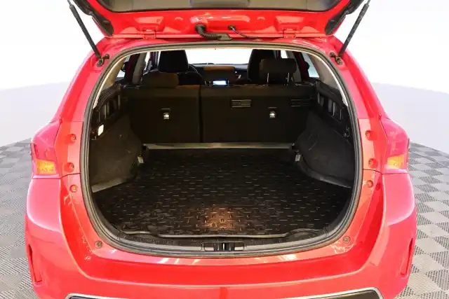 Punainen Farmari, Toyota Auris – TZN-596
